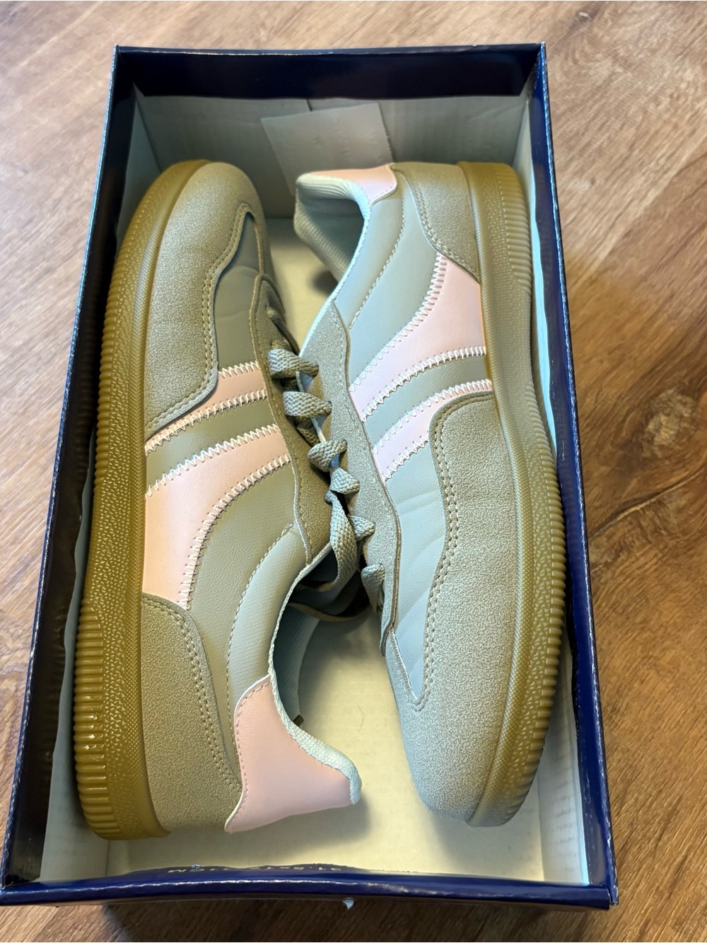 Women’s Madden Girl Size 9.5 Taupe/Light Pink Shoes - Picture 11 of 12